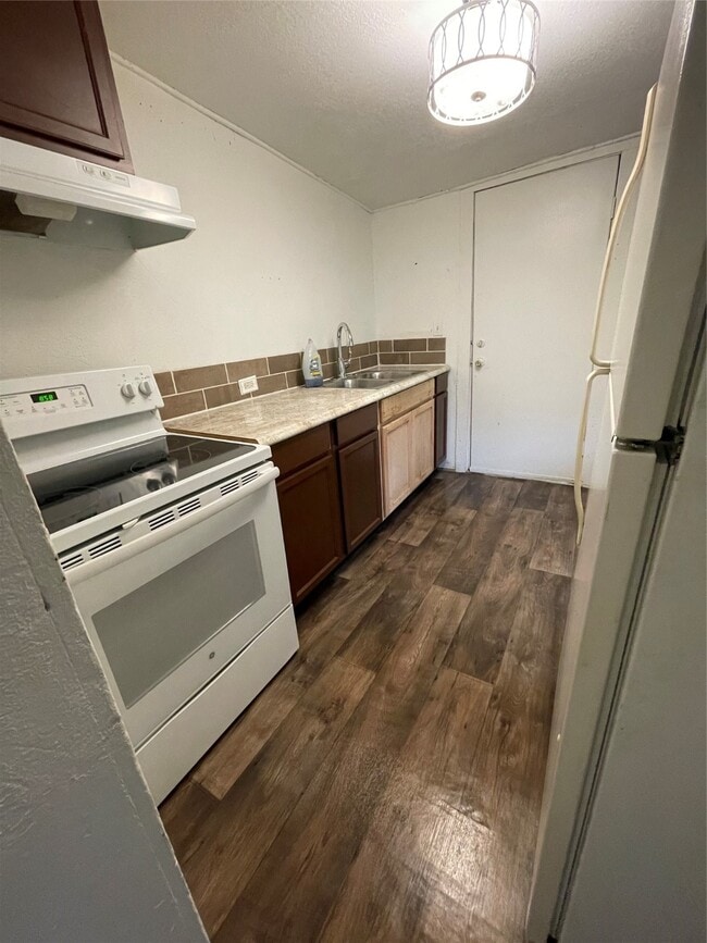 Photo - 115 12th St