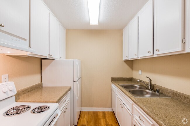 2 BR, 1 BA