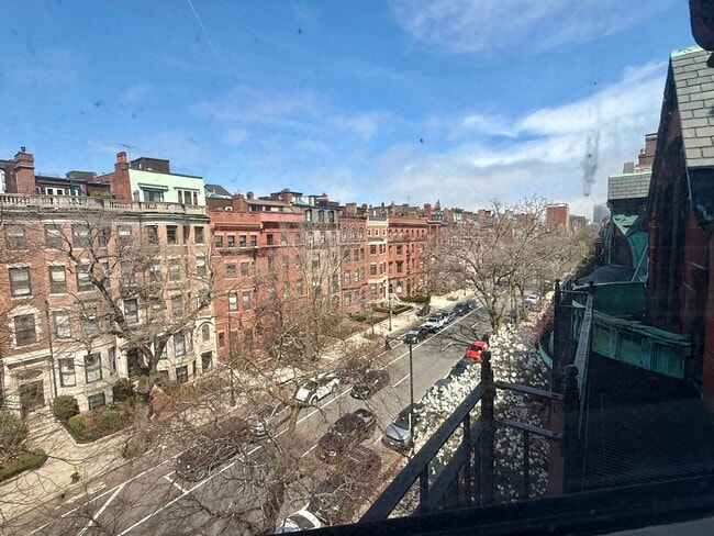 Photo - 475 Beacon St Unidad 4F