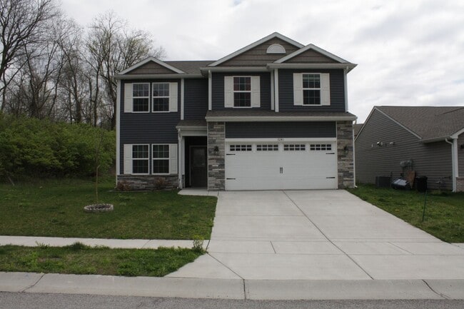 Building Photo - 4 Bd 2.5 Ba Townhome with 2 car garage