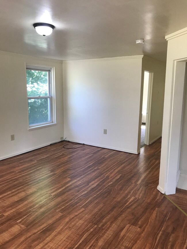 Living Room - Den - 1708 Linden St Unit B