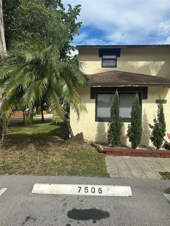 Photo - 7506 NW 33rd St