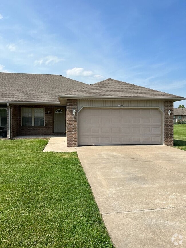 Building Photo - 3 Bedroom 2 Bathroom Duplex Rental