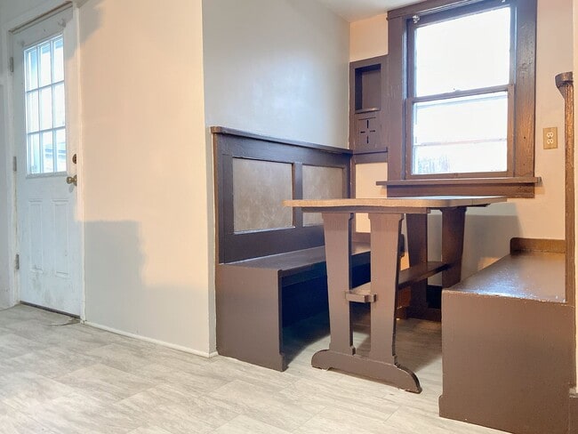 Photo - Benson 2 bed 2 bath with 2 additional non ...