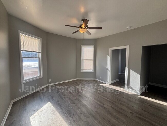 Building Photo - 7249 S Ridgeland Ave Unit 2