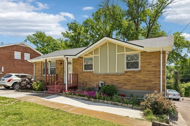 Building Photo - 261 Eisenhower Dr
