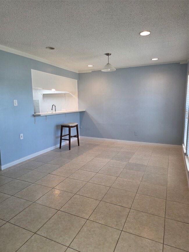 Building Photo - 1016 E Tri Oaks Ln Unit 86