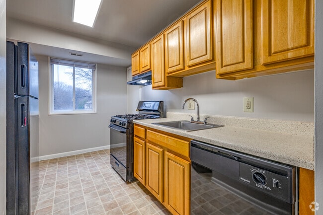 2BR, 1BA - 827SF - Kitchen