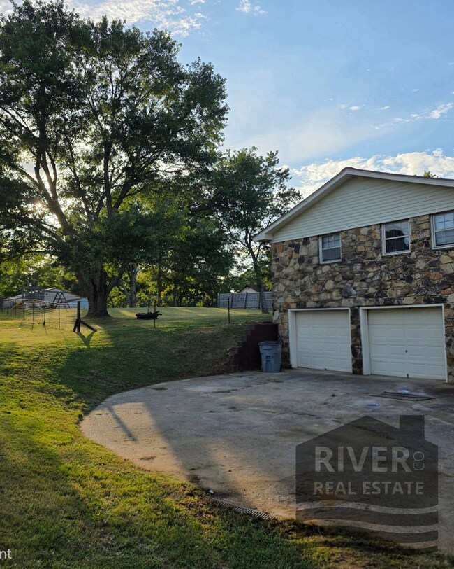 Photo - 1233 Ridge Dr