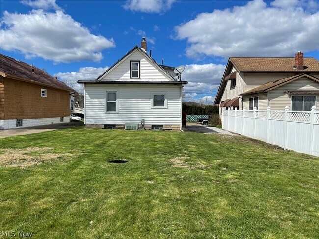 Photo - 530 Thelma Ave