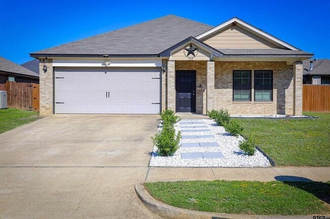 Photo - 322 Ambrose Avenue