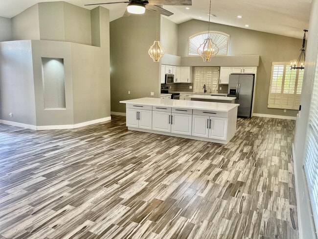 Photo - 1732 W Gary Dr