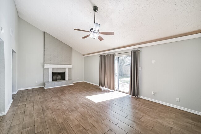 Photo - 22203 Fincastle Dr
