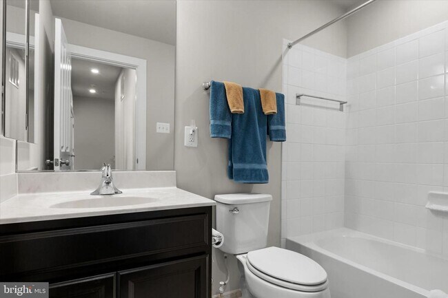 Photo - spacious 3-bedroom, 2 full and 2 half bathroom residence