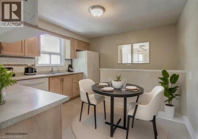 Photo - 137 Manning Ave