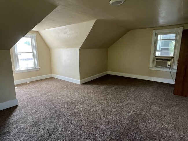 Building Photo - 1000 17th Ave