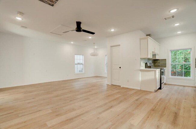 Photo - 808 Oakhurst St Unidad 2