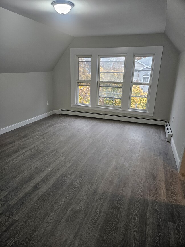 Building Photo - 132 Seymour Ave Unit #3