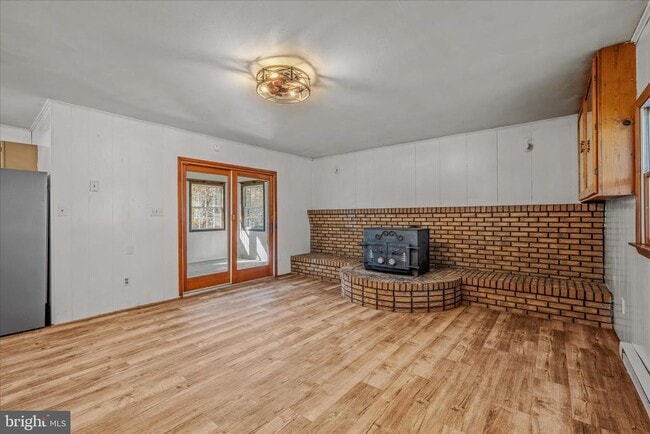 Photo - 438 Gloyd Ln