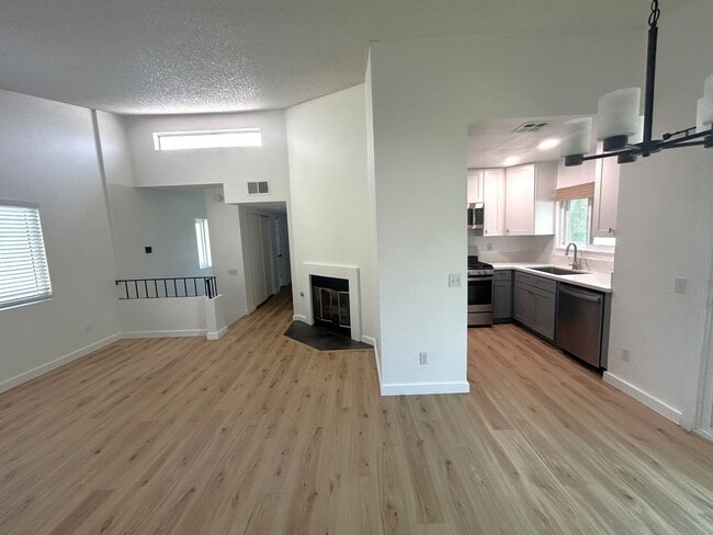 8325 Spring Desert Pl