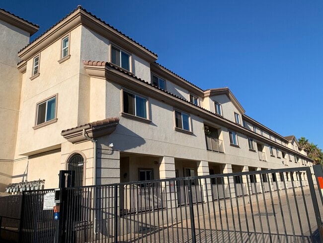 Building Photo - 17168 Newhope St Unit 211