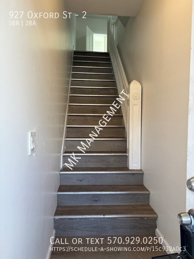 Building Photo - 927 Oxford St Unit 2