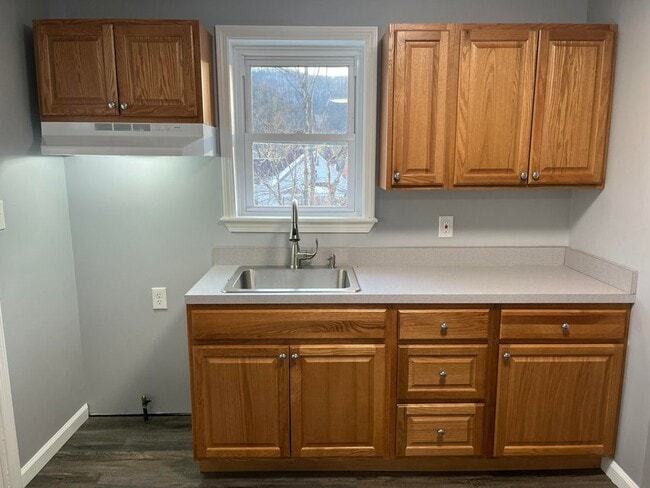 Photo - 349 E 5th St