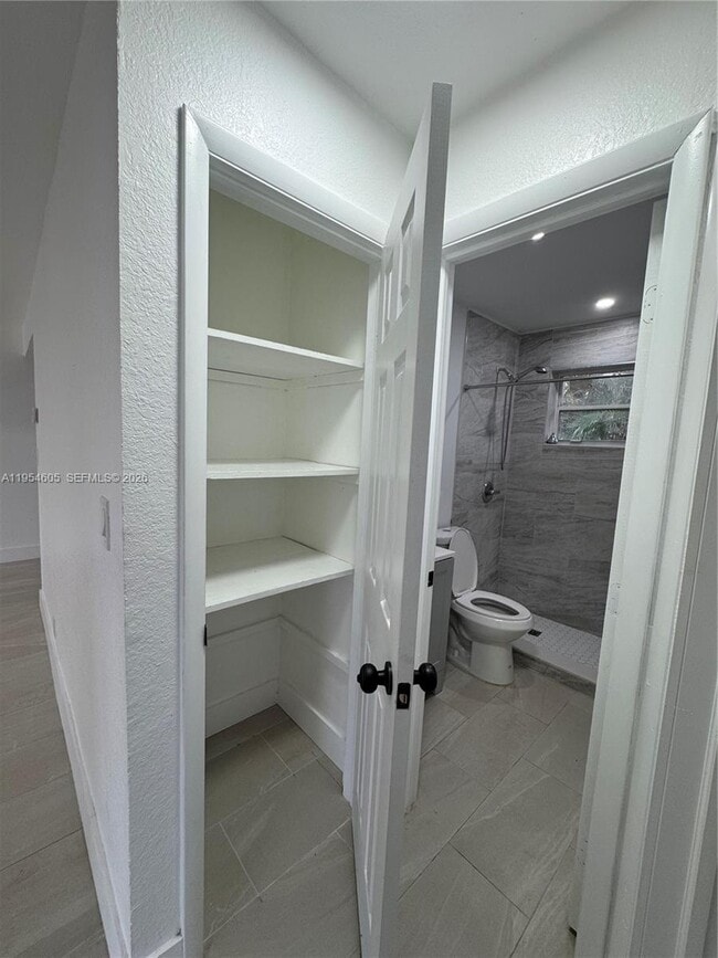 Photo - 6304 Buchanan St