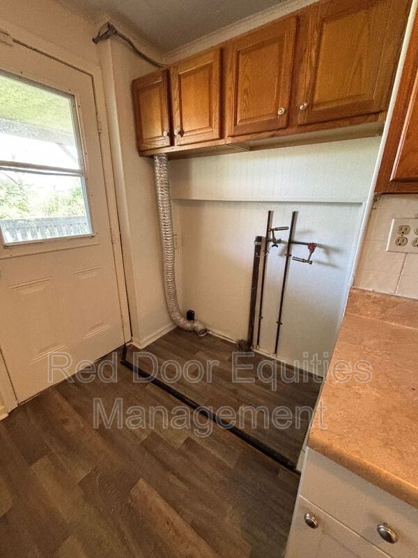 Photo - 403 1/2 W Wheeling St