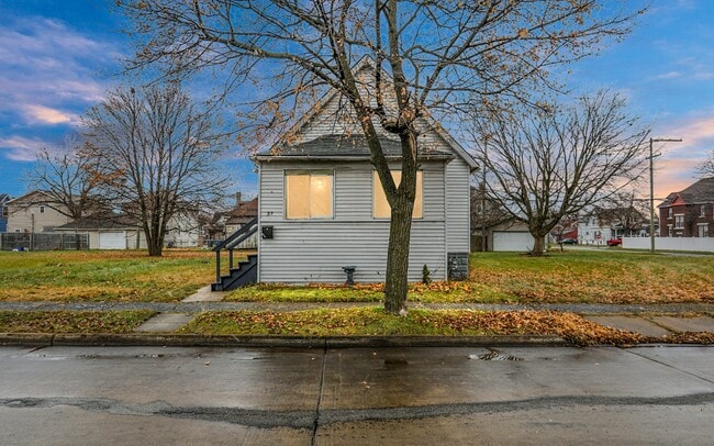 Photo - 57 Oak St