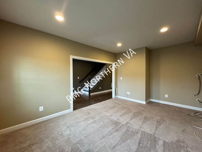 Photo - 43339 Stadium Ter