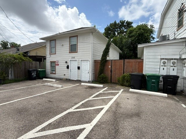 Building Photo - 1308 Genova St Unit 2