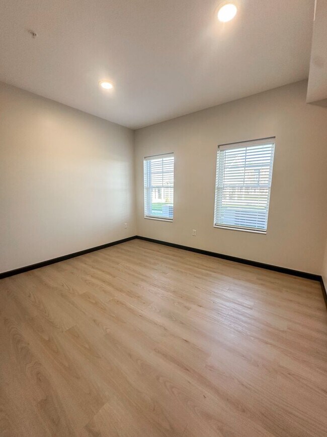 Photo - New! Beautiful 1 Bed, 1 Bath Apartment in ... Unit 2010-104