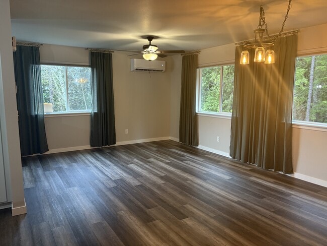 Photo - 61 E Ellinor Peak Pl