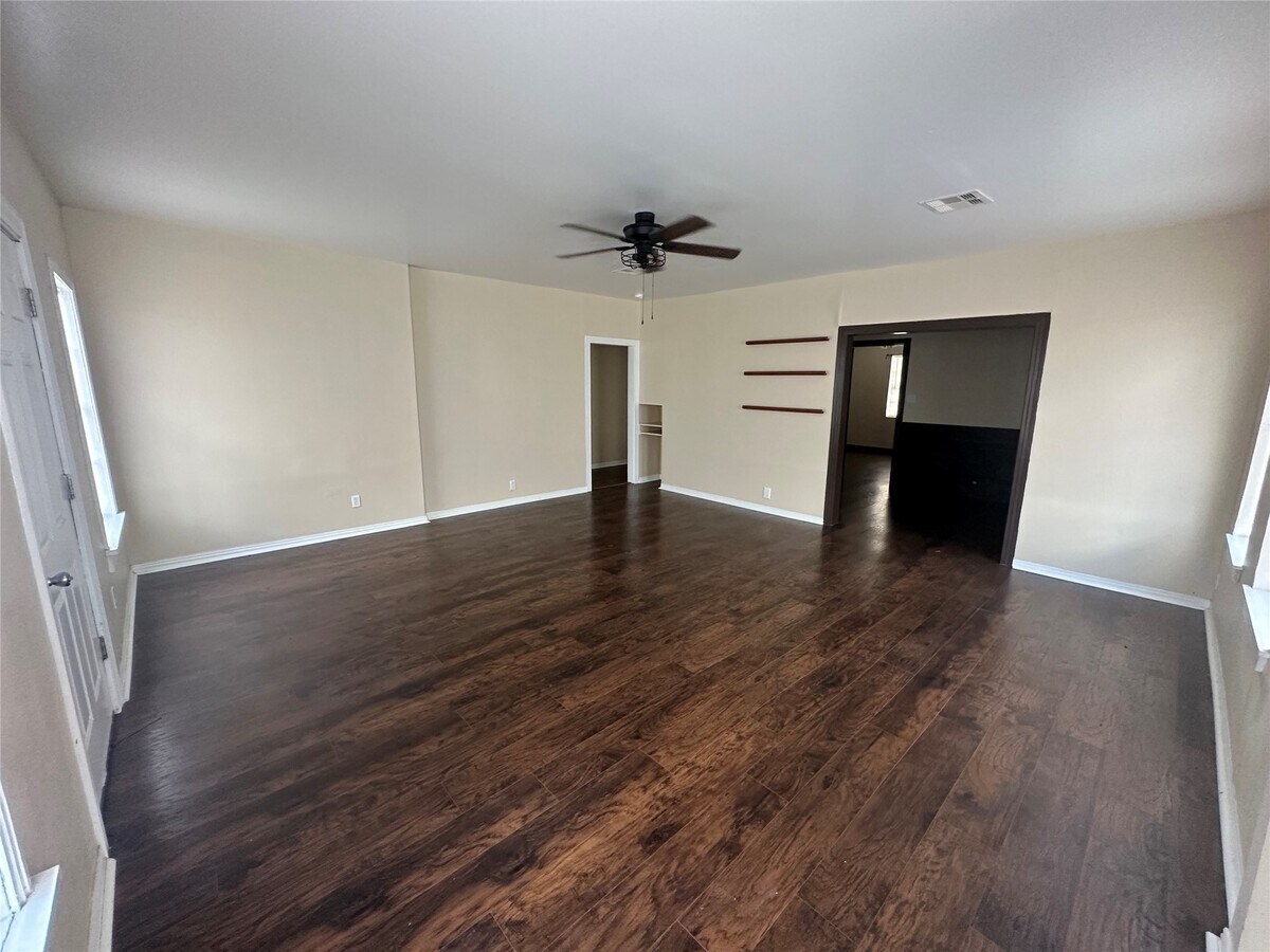 Photo - 10715 Hillman Dr