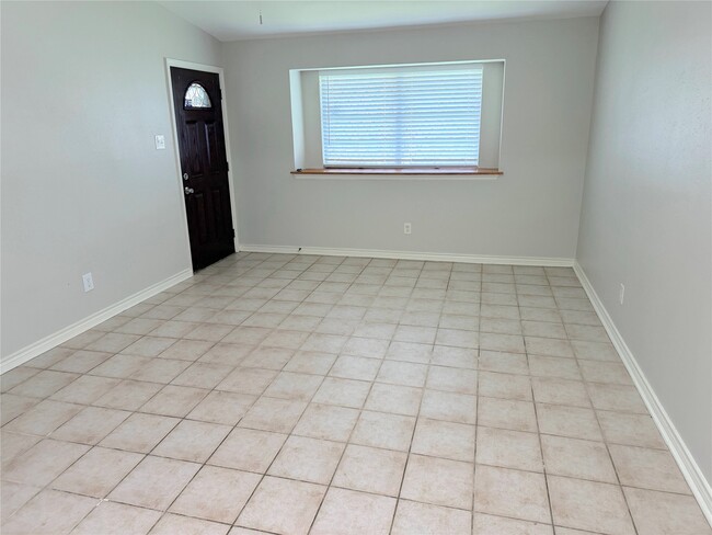 Photo - 534 Glenvale Dr