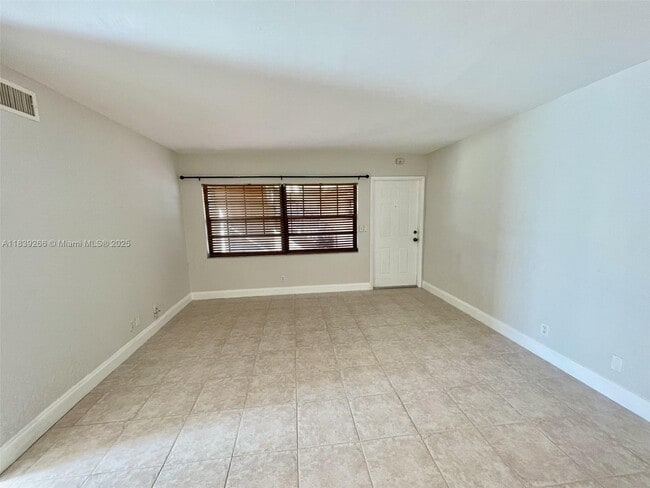 Photo - 2624 Riverside Dr Unit 2624