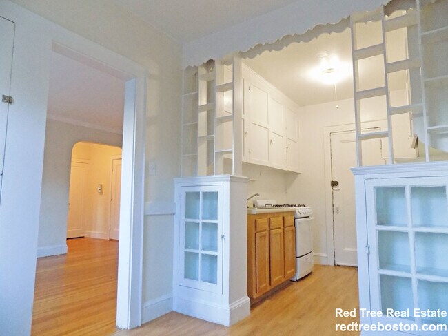 Building Photo - 2045 Commonwealth Ave