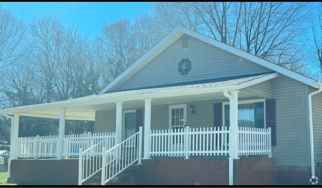 Building Photo - 36 Selma Dr Rental