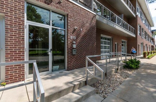 Photo - 803 E Mifflin St