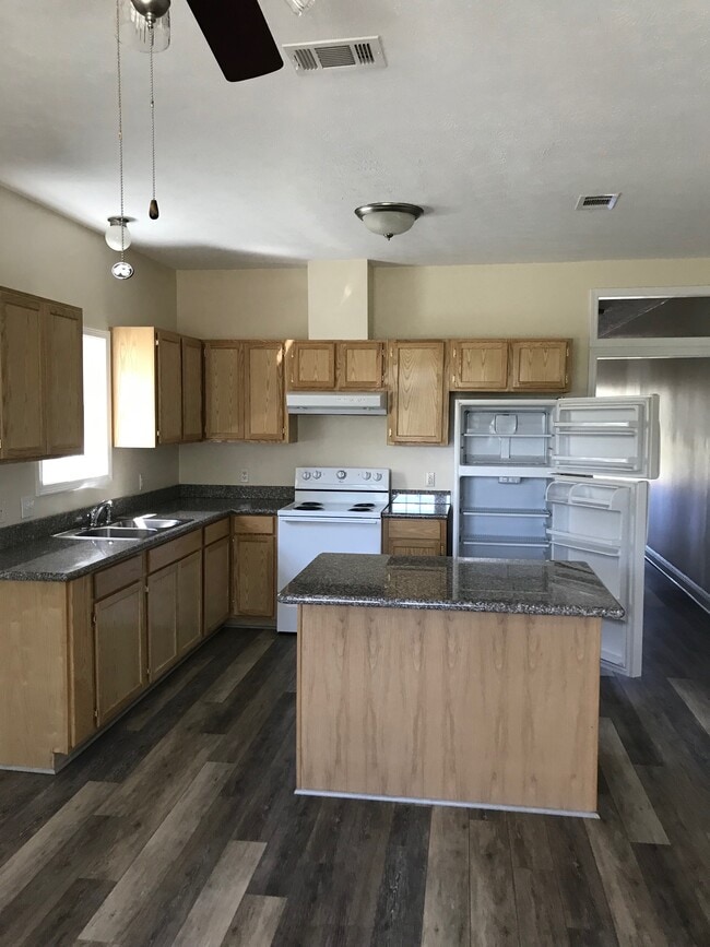 Photo - 322 St Francis St