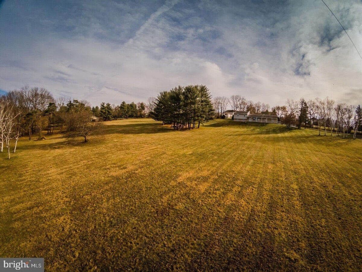 Photo - Renovated - Large 3 Bedroom, 3 Bathroom in...