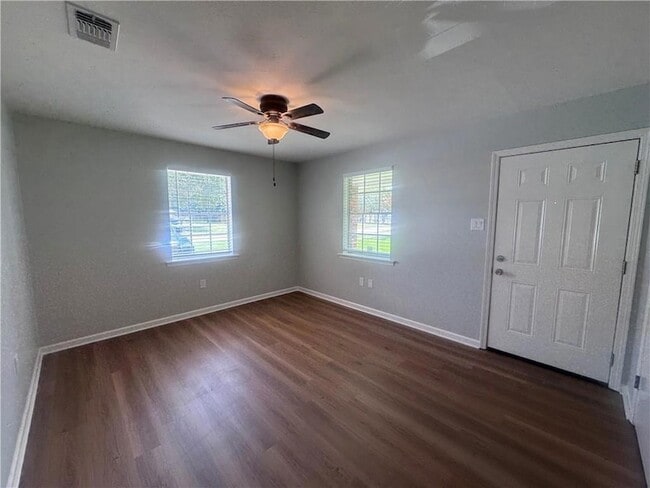 Photo - 212 Transcontinental Dr