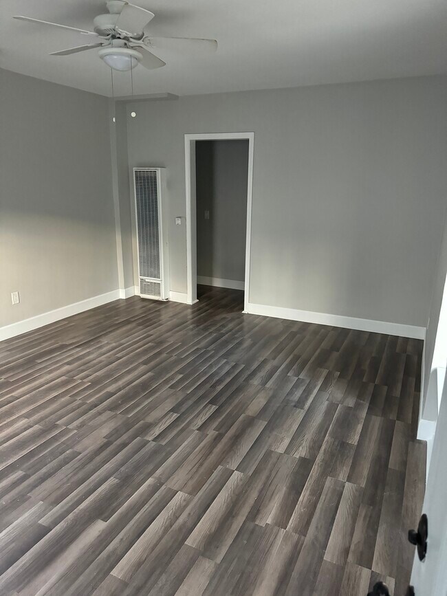 Photo - 335 W Almond St