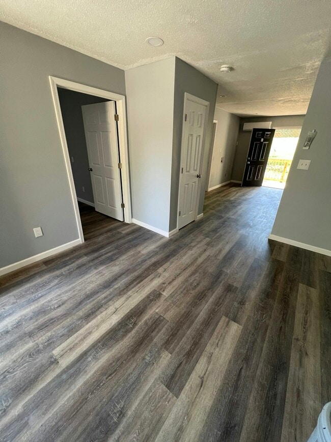 Photo - 106 N Pugh St