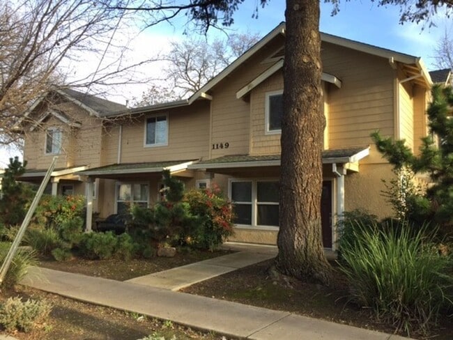 Photo - 1149 W 3rd St