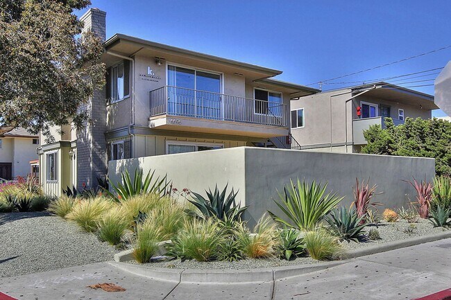 Photo - 6696 Del Playa Dr Unidad B