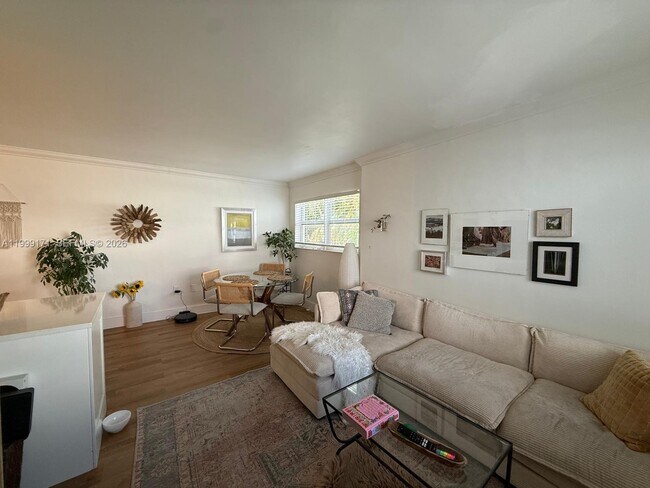 Photo - 801 Meridian Ave Unidad 2D