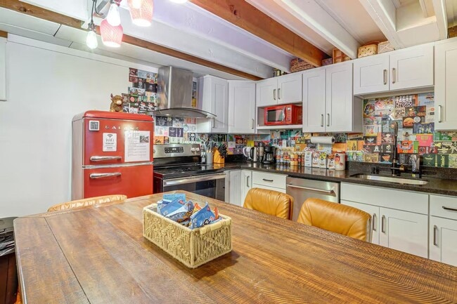 Photo - 1421 S 134th St