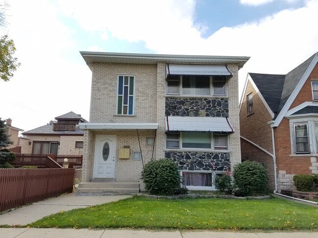 4640 South Avers Avenue Unit 2F